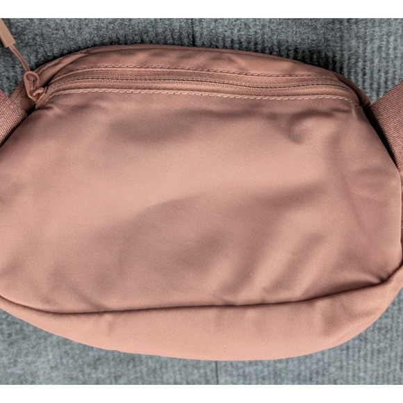 Lululemon Belt Bag Pink Lightweight Small Fanny Pack Athleisure Travel Running - Picture 4 of 4